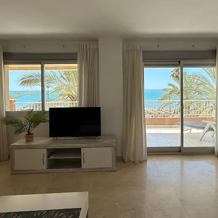 Nautique Beachfront * Фуенхірола