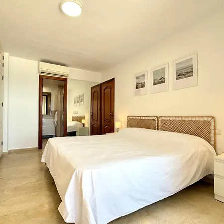 Nautique Beachfront Apartment *