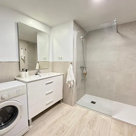 Апартаменти Nautique Beachfront Фуенхірола