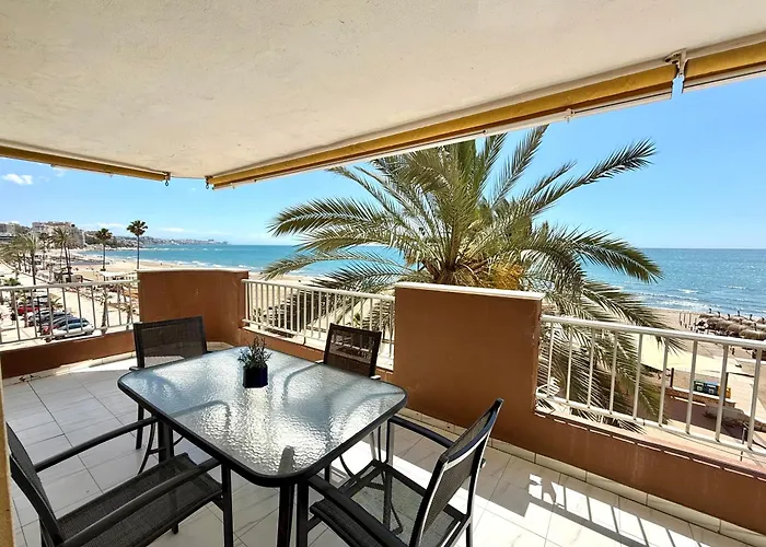 Nautique Beachfront Lägenhet Fuengirola